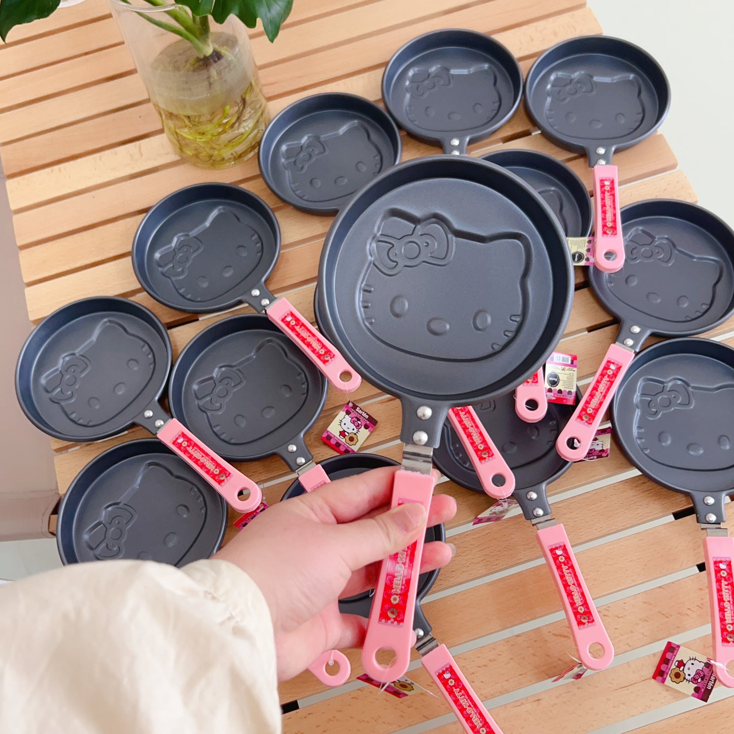 Hellokitty Mini Pancakes Maker Egg Frying Pan Pancake Pan Maker Cute Nonstick Cooking Cookware Mini Cartoon Saucepan Egg Frying Pan Breakfast Maker Omelette Pan