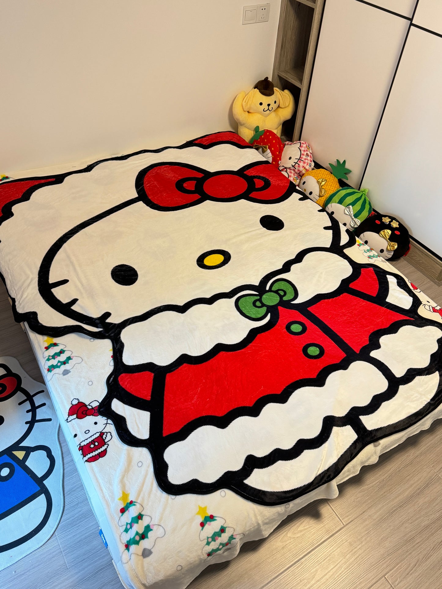 KT Shape Christmas Blanket Flannel Throw Blanket Cute Blanket Lightweight Soft Cozy for Bed Kids Adult Womens Gifts for Christmas |Thicker Version