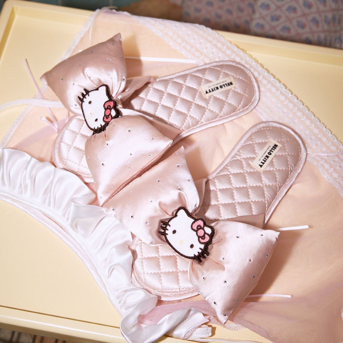 Hellokitty Pink Bowtie House Slippers Indoor Slippers for Women
