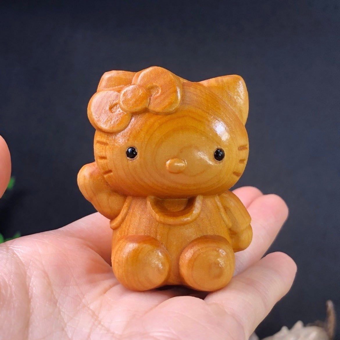 Hellokitty Wood Car Essential Oil Diffuser Car Air Freshener Aromatherapy Automotive Interior Accessories Decoration for Women