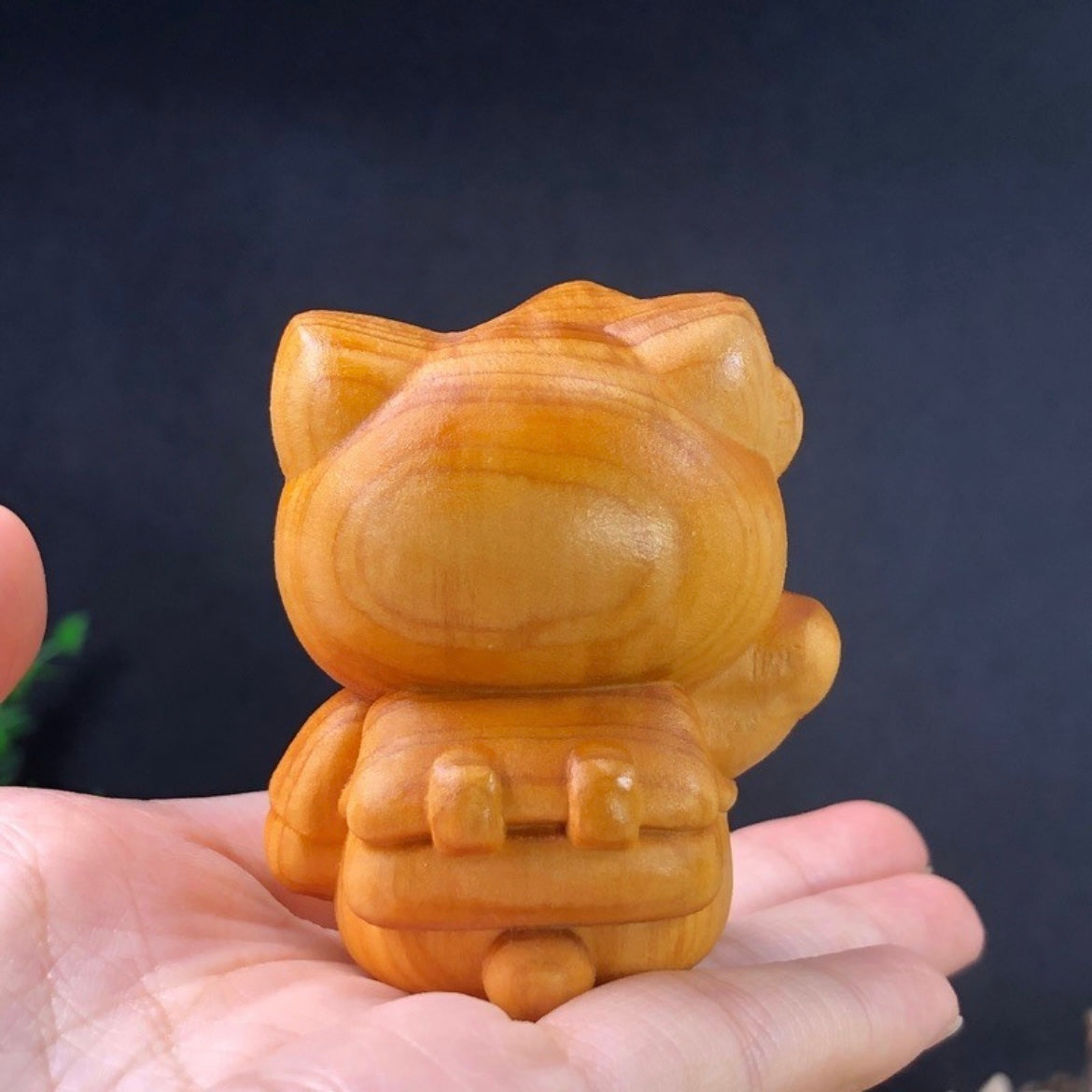 Hellokitty Wood Car Essential Oil Diffuser Car Air Freshener Aromatherapy Automotive Interior Accessories Decoration for Women