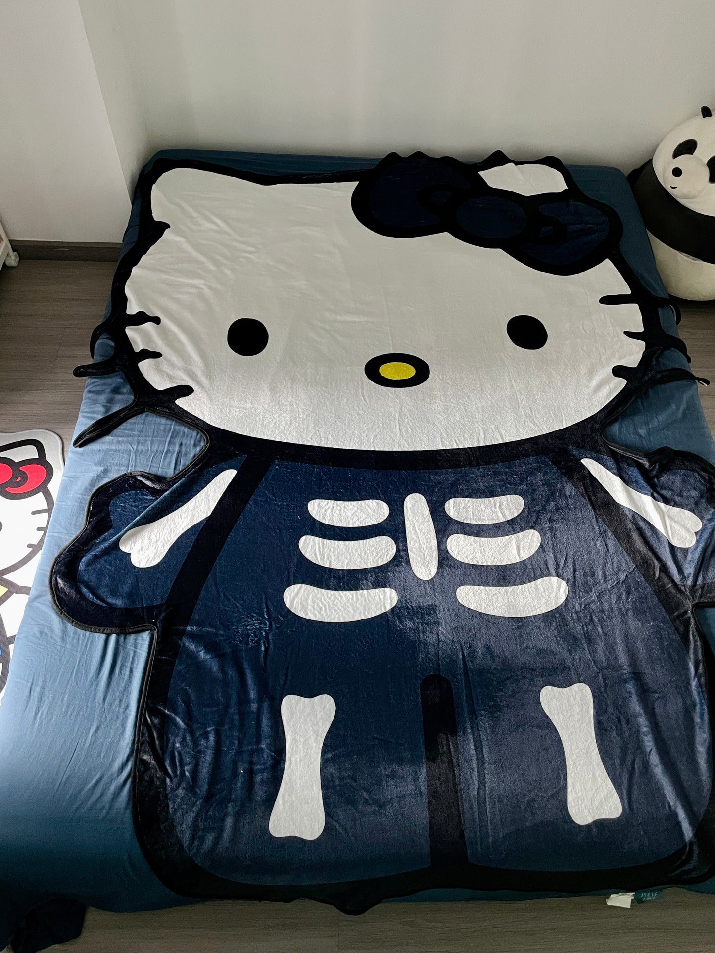 Hellokitty Shape Halloween Skeleton Blanket Flannel Throw Blanket Cute Blanket Lightweight Super Soft Cozy for Bed Kids Adult Gift