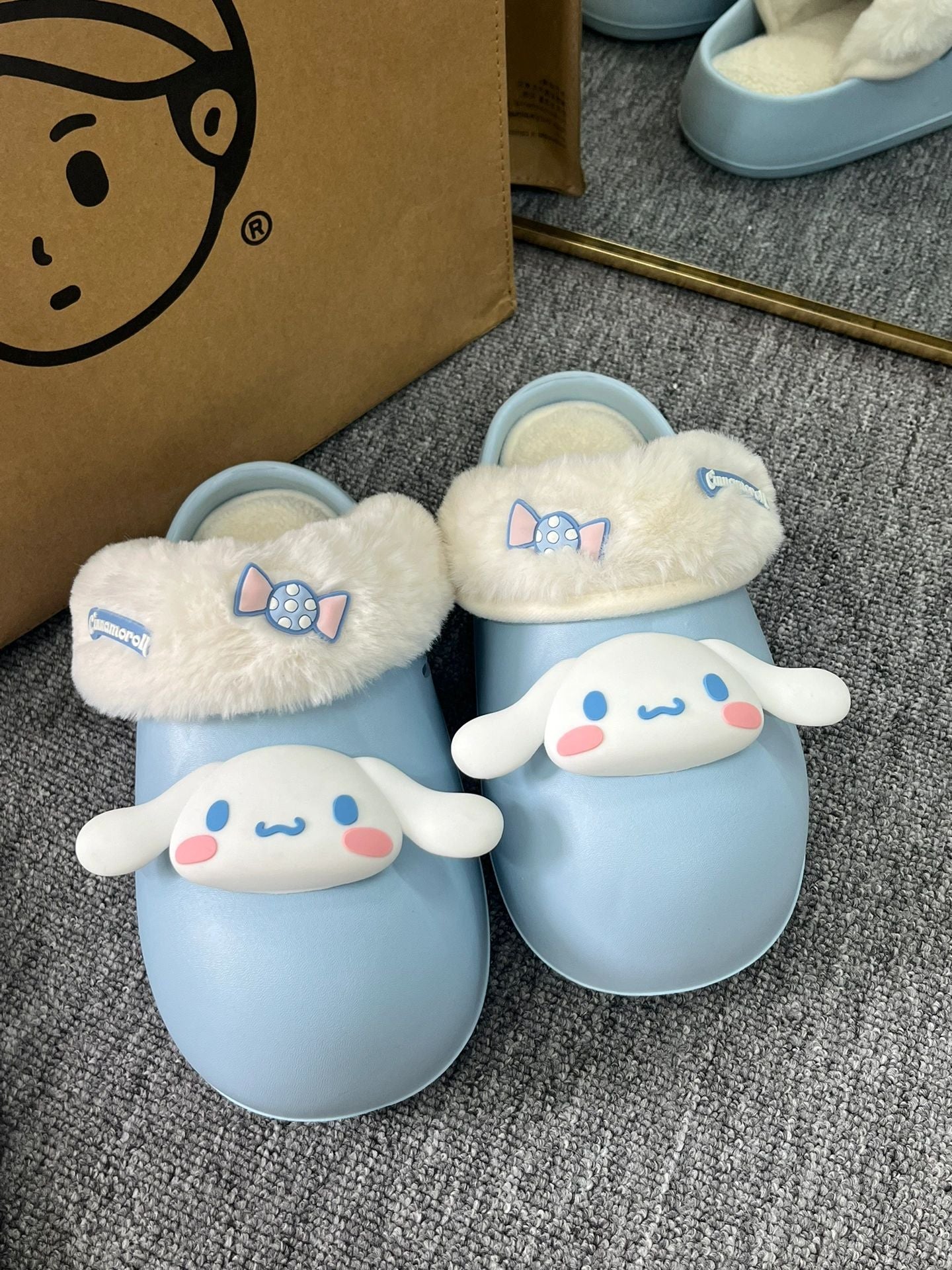 Sanrio Slides Fuzzy for Women Slippers Winter Warm Plush Comfy Non-Slip Waterproof House Cloud Slide Slippers for Indoor Outdoor