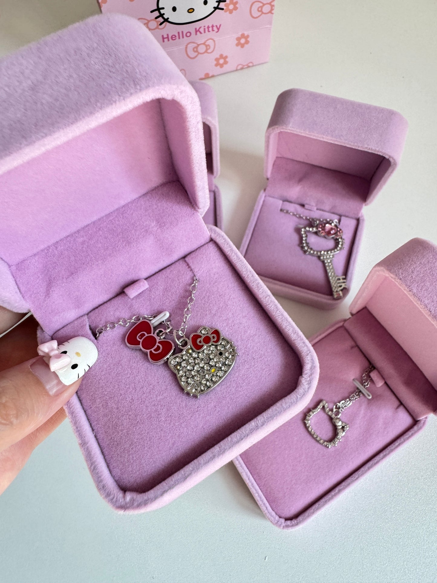 Hellokitty Valentine's Day Rhinestone Necklace(Free box and bag)