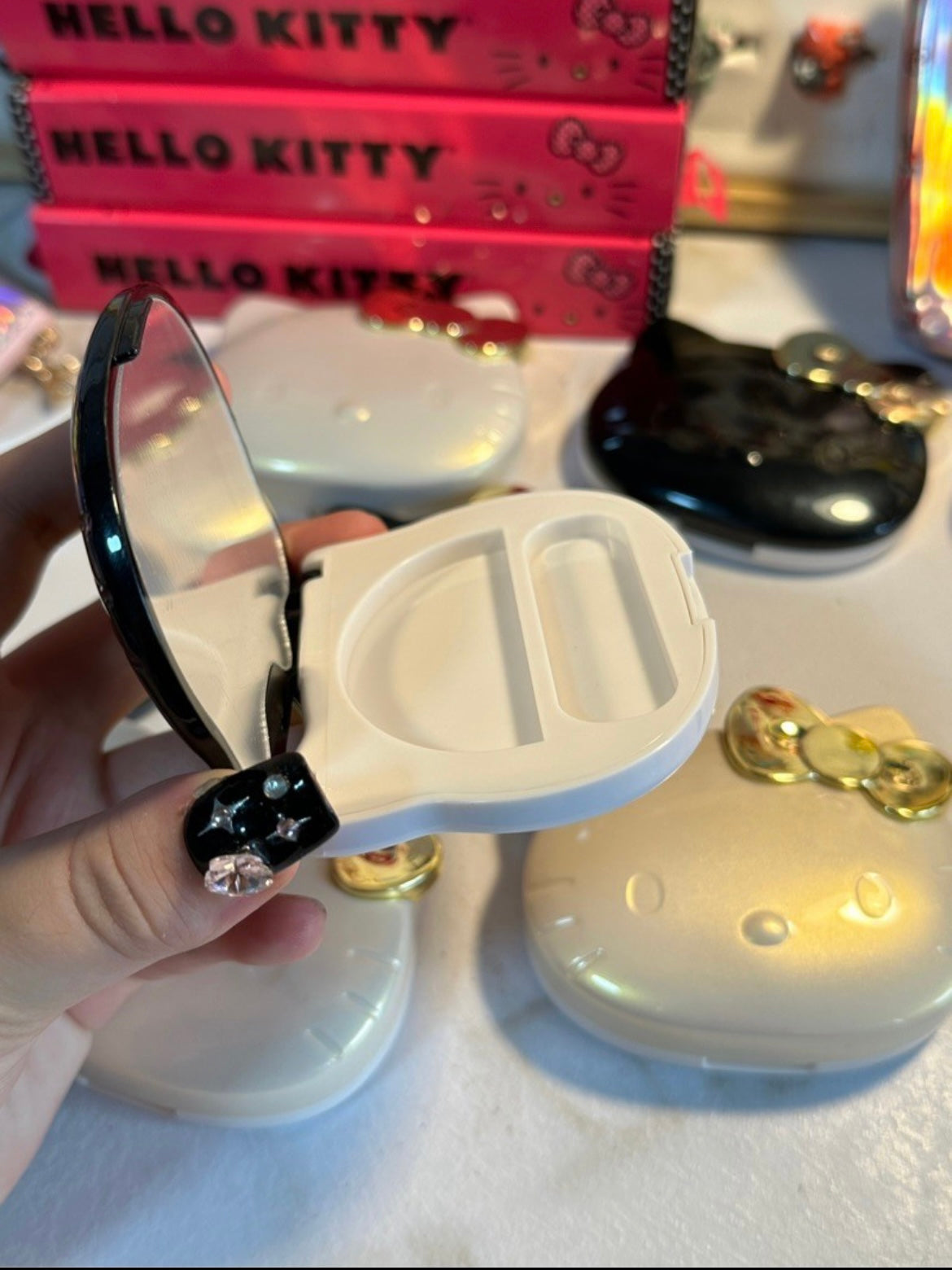 Hellokitty Travel Makeup Handheld Mirror, Portable Folding Cosmetic Mirror for Handbag, Purse, Pocket