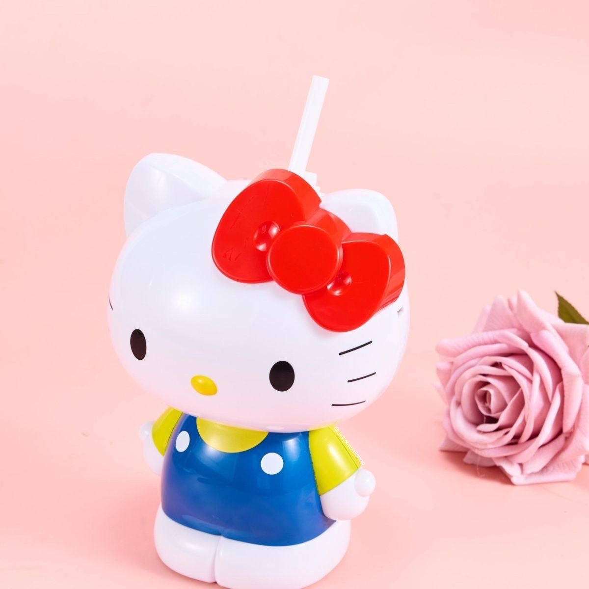 Hellokitty Designer Cup with Straw and Shoulder Strap