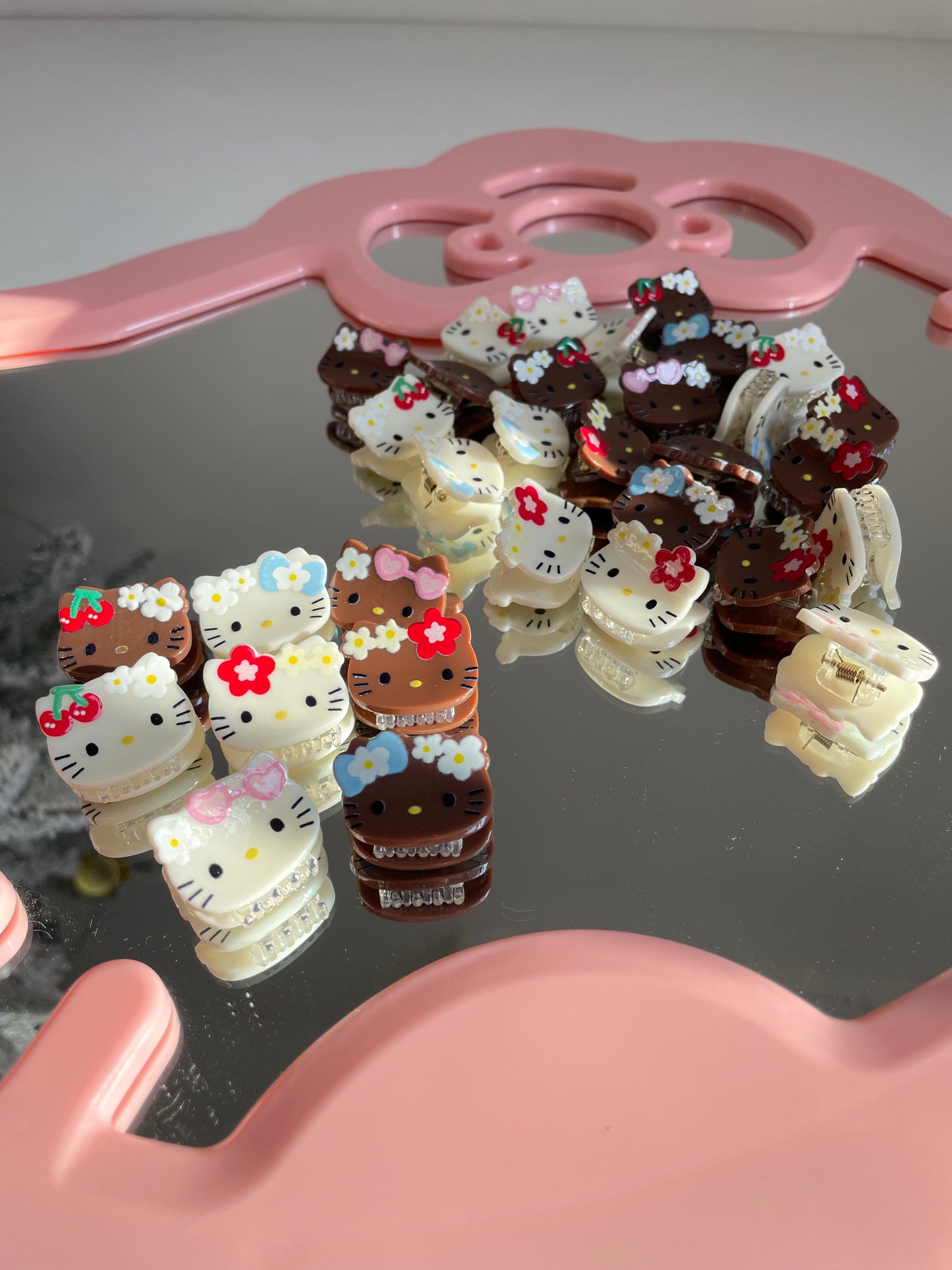 Sanrio KT hair clips | 8 Count (Pack of 1)