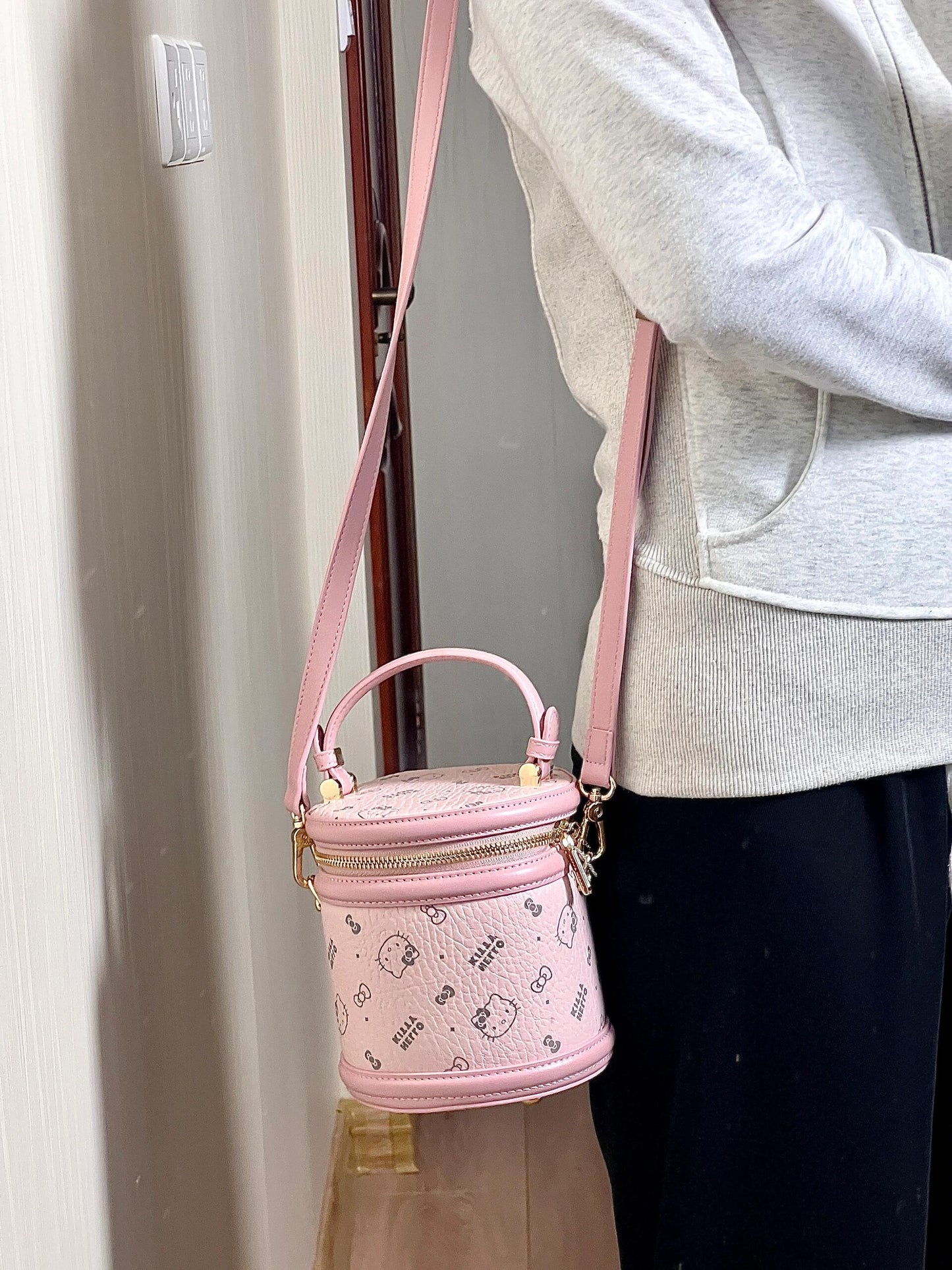 Hellokitty Bucket Handbag Hobo Crossbody Shoulder Bag with Double Metal Zipper