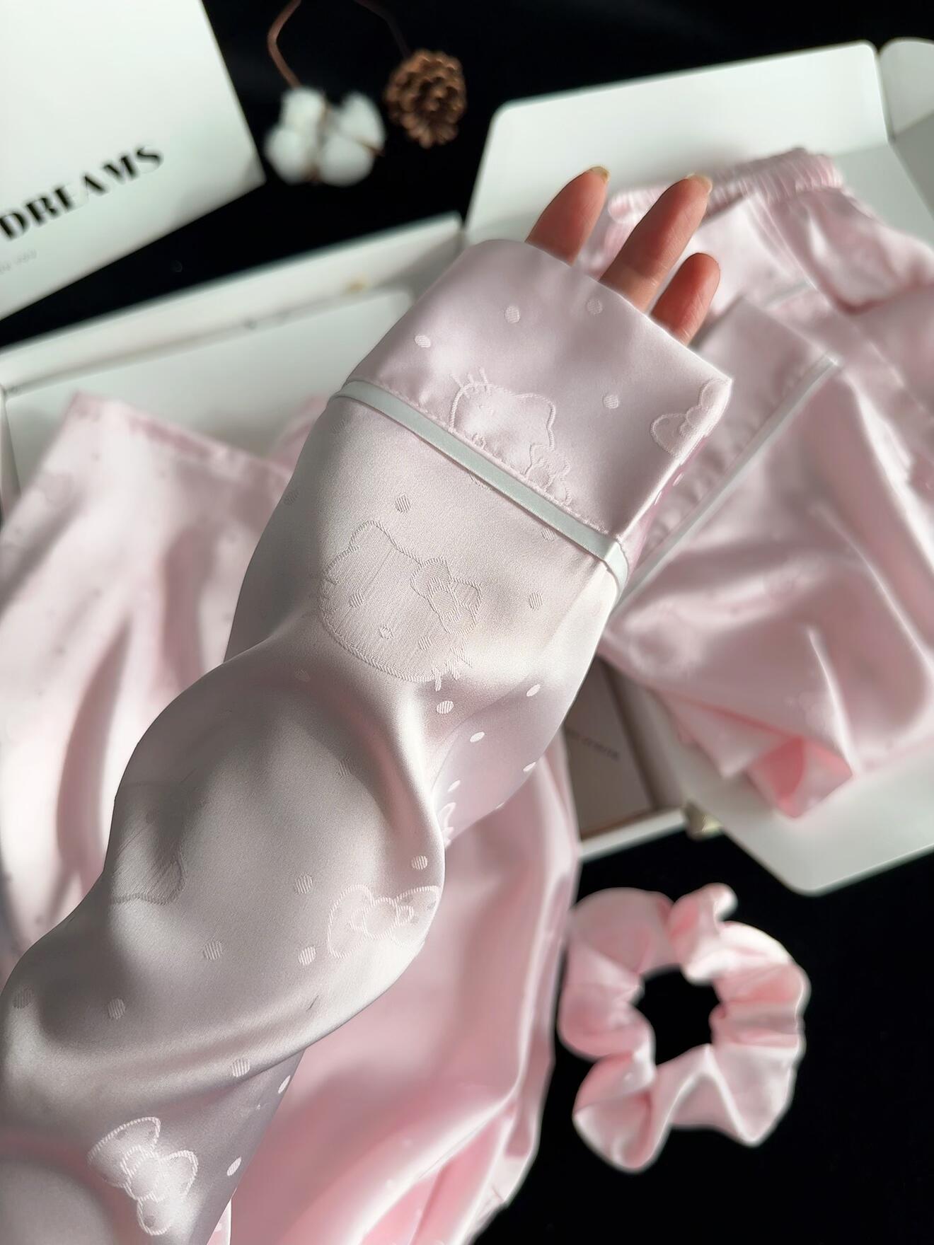 Hellokitty Pink Slik Pajamas Set Long Sleeve Sleepwear Button Down Nightwear Soft Pj Lounge Sets