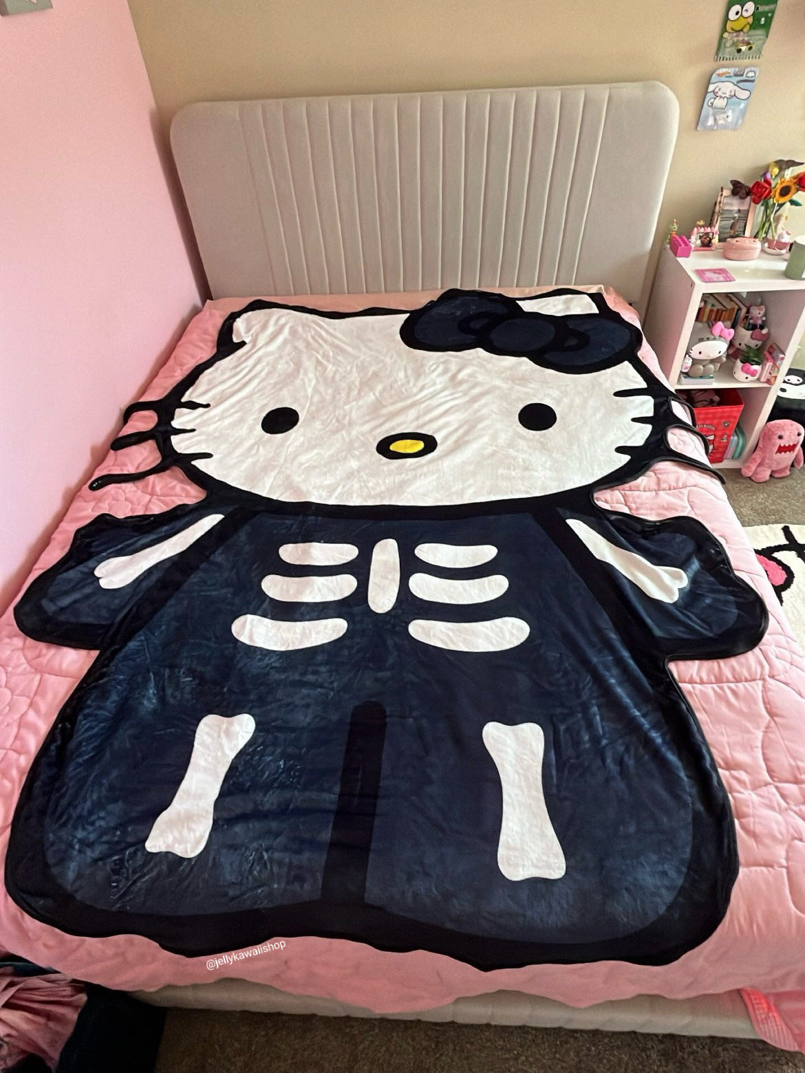 Hellokitty Shape Halloween Skeleton Blanket Flannel Throw Blanket Cute Blanket Lightweight Super Soft Cozy for Bed Kids Adult Gift