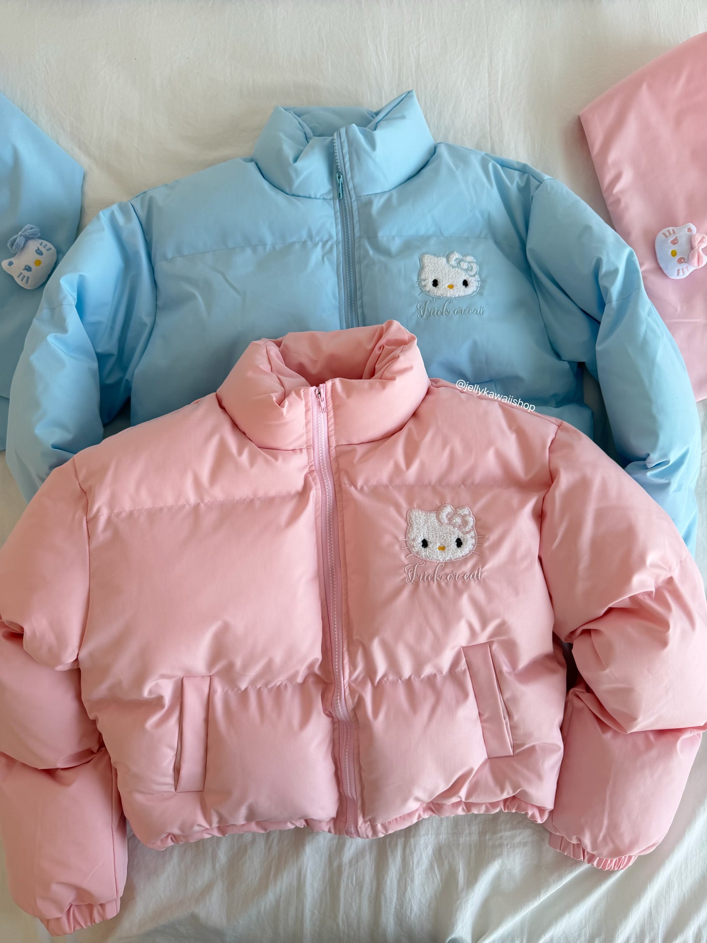【 Holiday Deals🔥】Hellokitty Puffer Jackets WIth Scarf Winter Jacket Zipped Pockets Short Quilted Coat