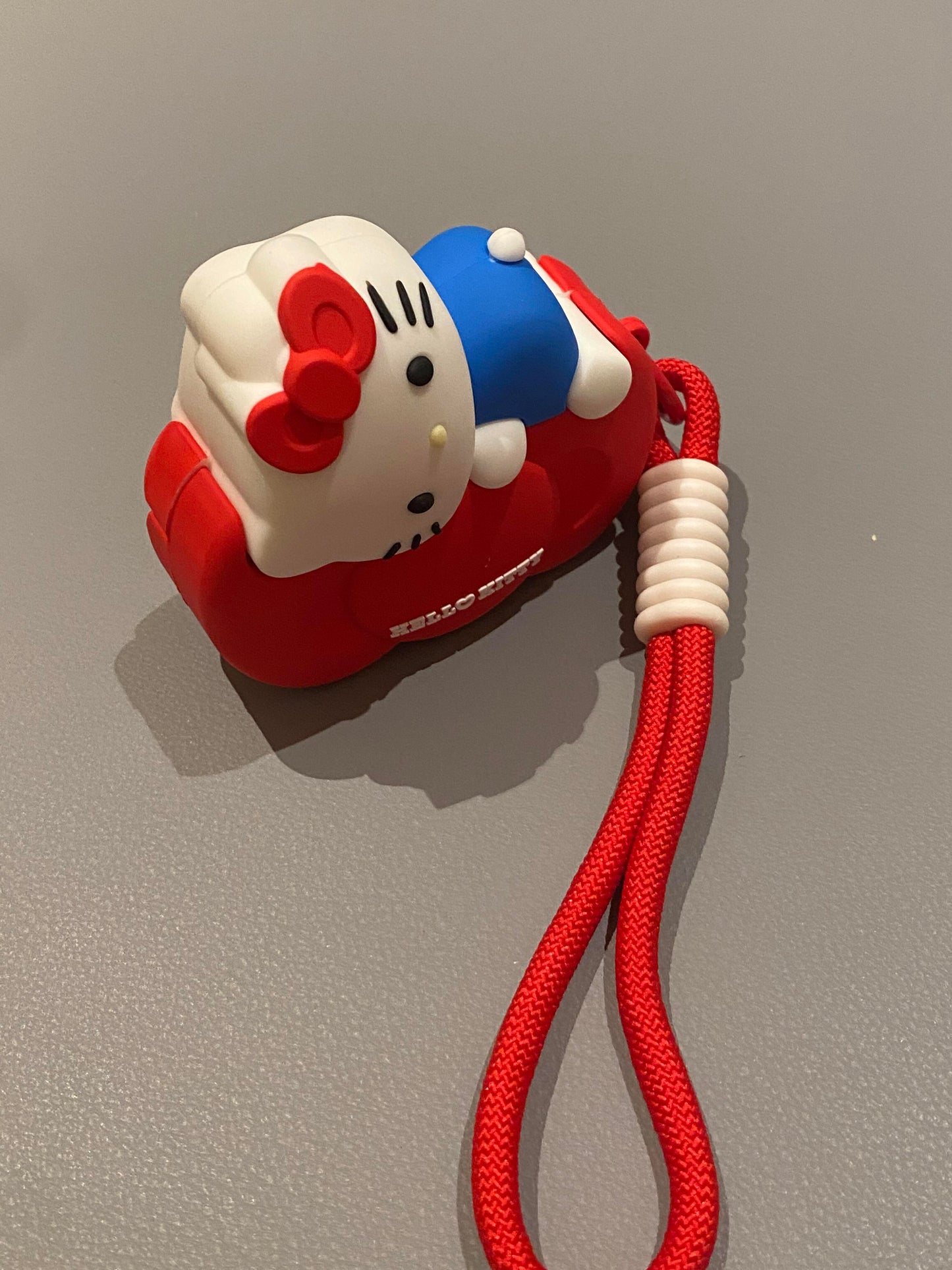 Hellokitty Holding Bow Shape Silicone Headphone Case Airpods with Chain