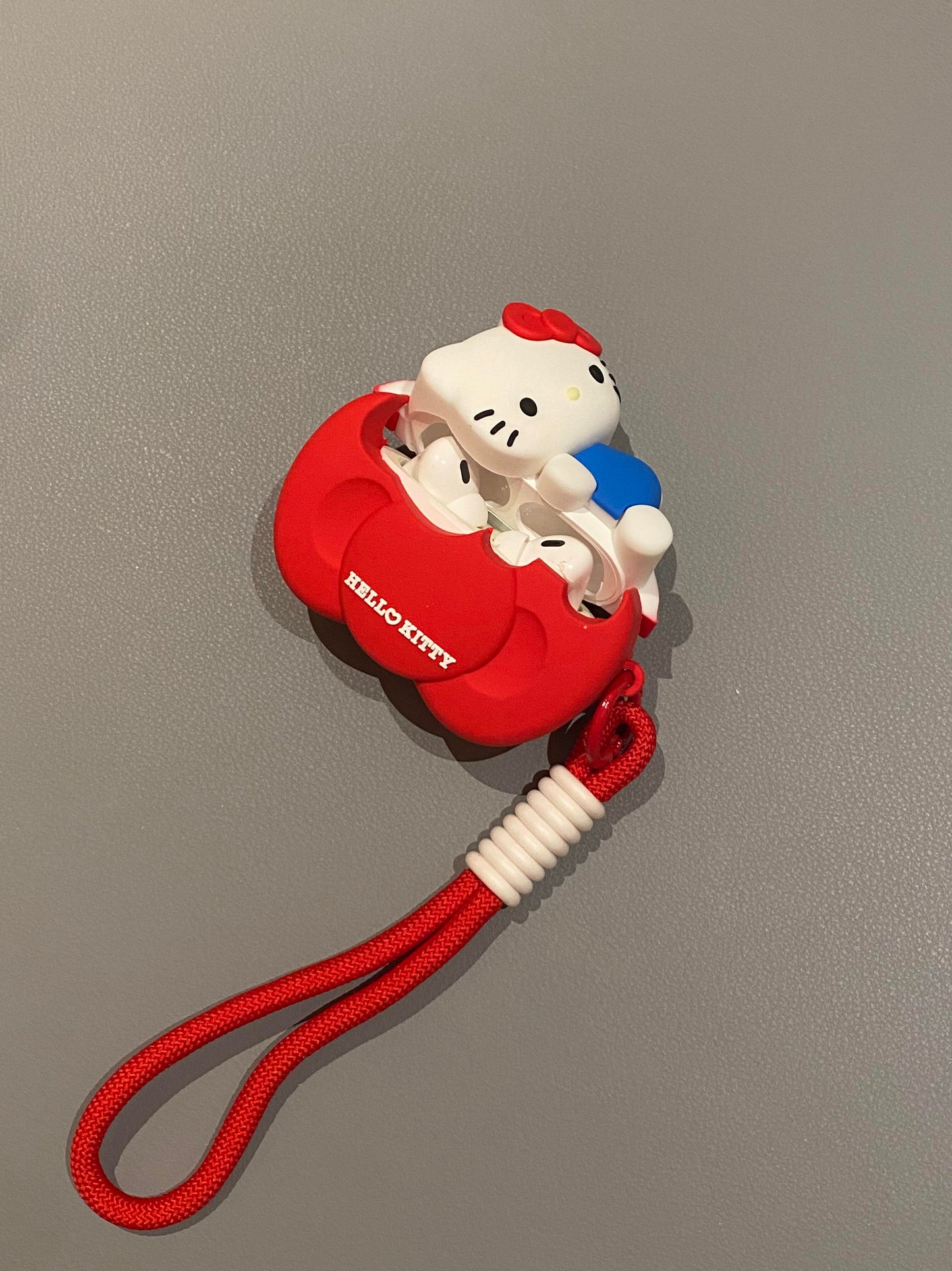 Hellokitty Holding Bow Shape Silicone Headphone Case Airpods with Chain