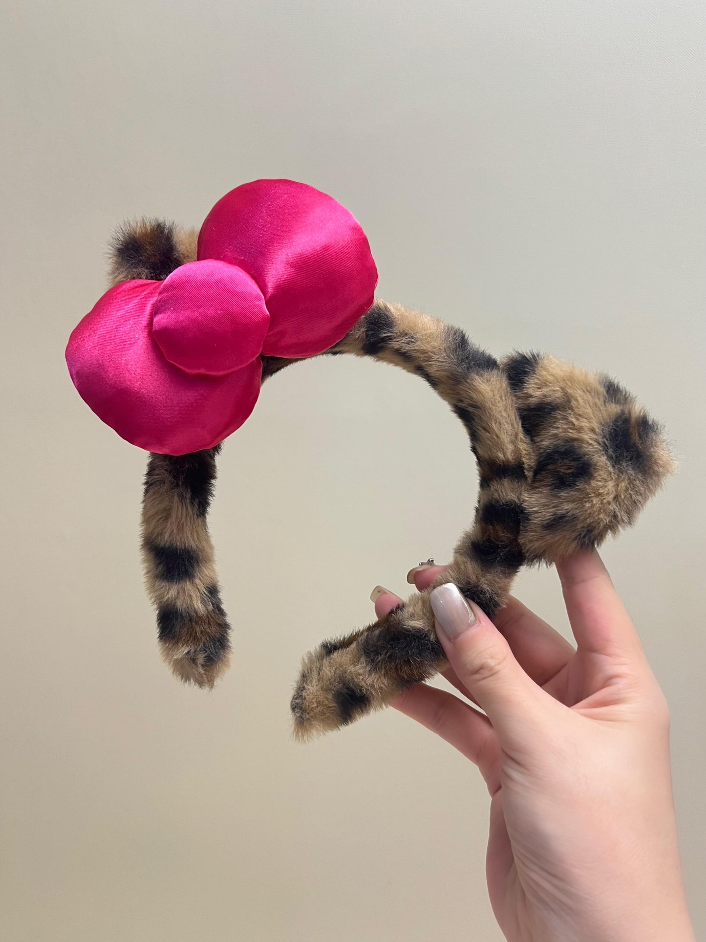 Hellokitty Bow Tie Leopard Print Plush Hairpin Headband Skincare Headband Makeup Headband