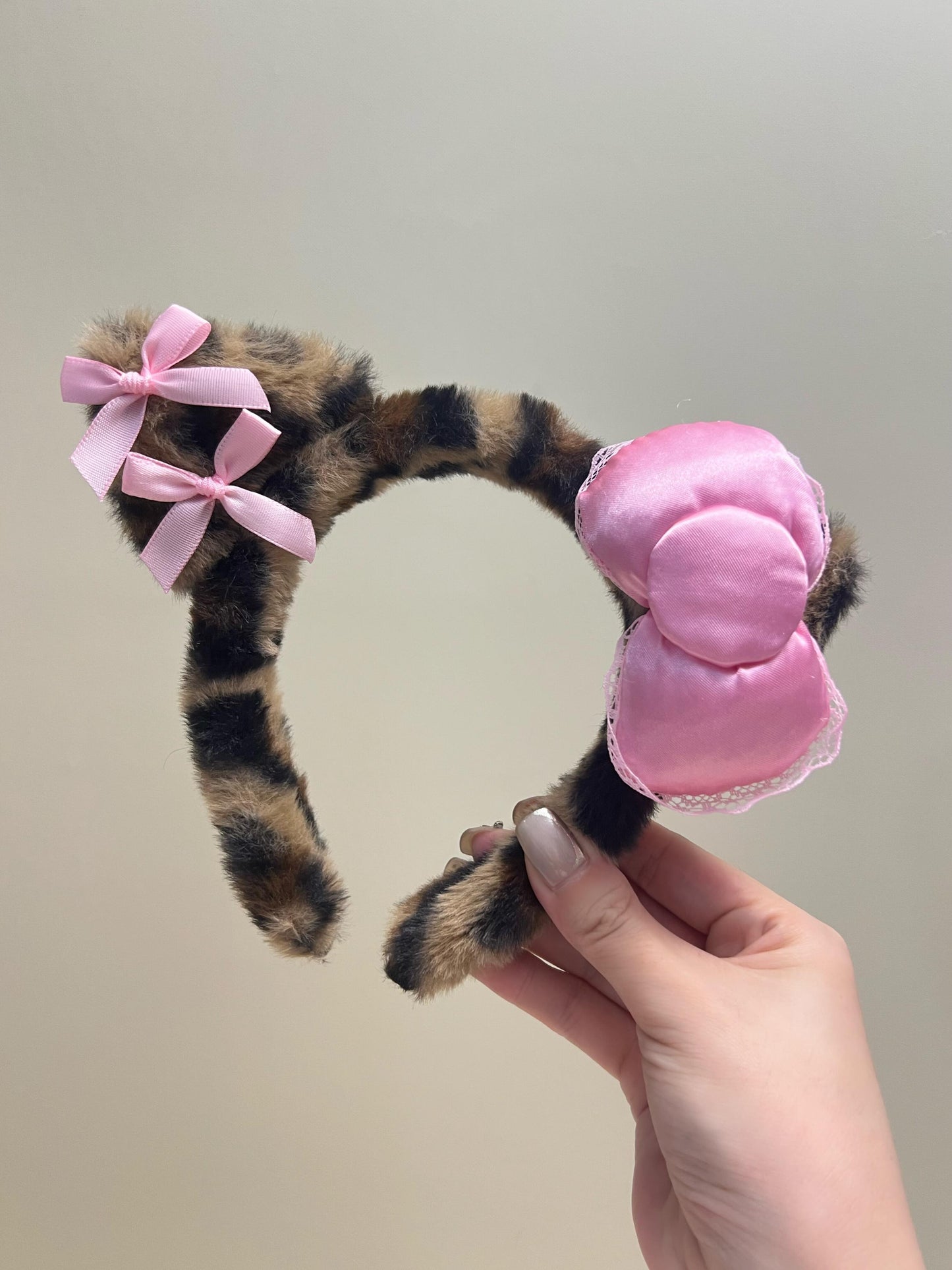 Hellokitty Bow Tie Leopard Print Plush Hairpin Headband Skincare Headband Makeup Headband