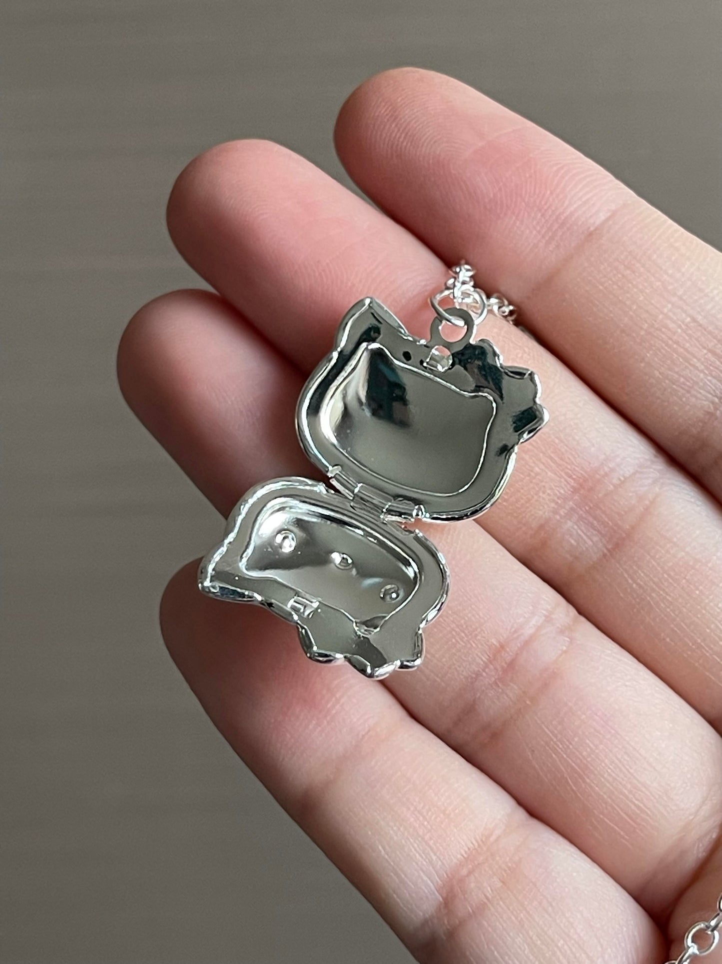 Hellokitty Shape Silver  Locket Necklace that Holds Pictures Custom Photo Lockets Personalized Birth  Necklace for Women