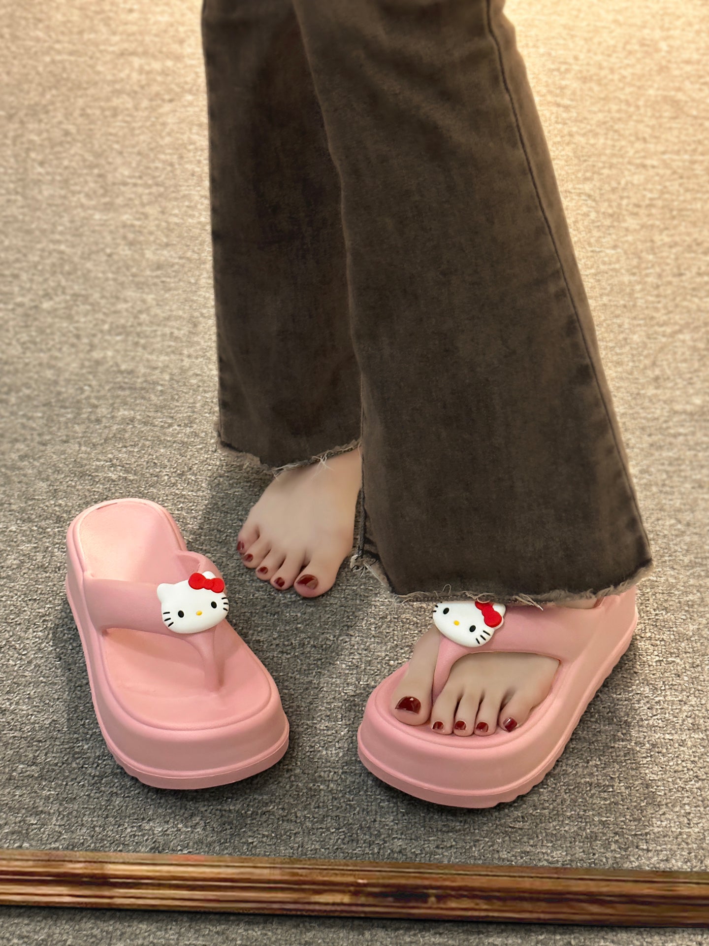 Hello Kitty Women Fashion Light weight Wedge Flip Flop Fashion Thong Sandals