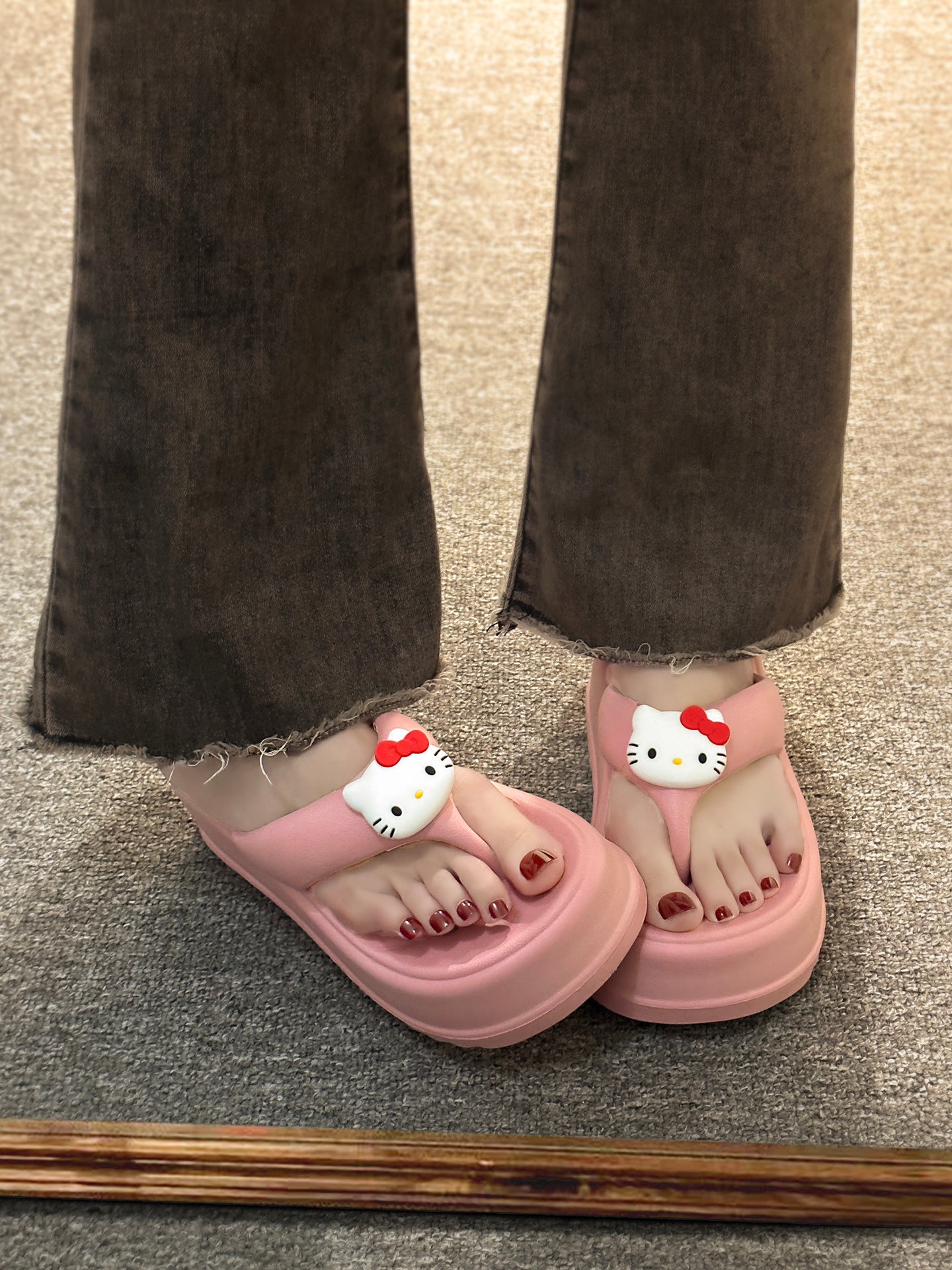 Hello Kitty Women Fashion Light weight Wedge Flip Flop Fashion Thong Sandals