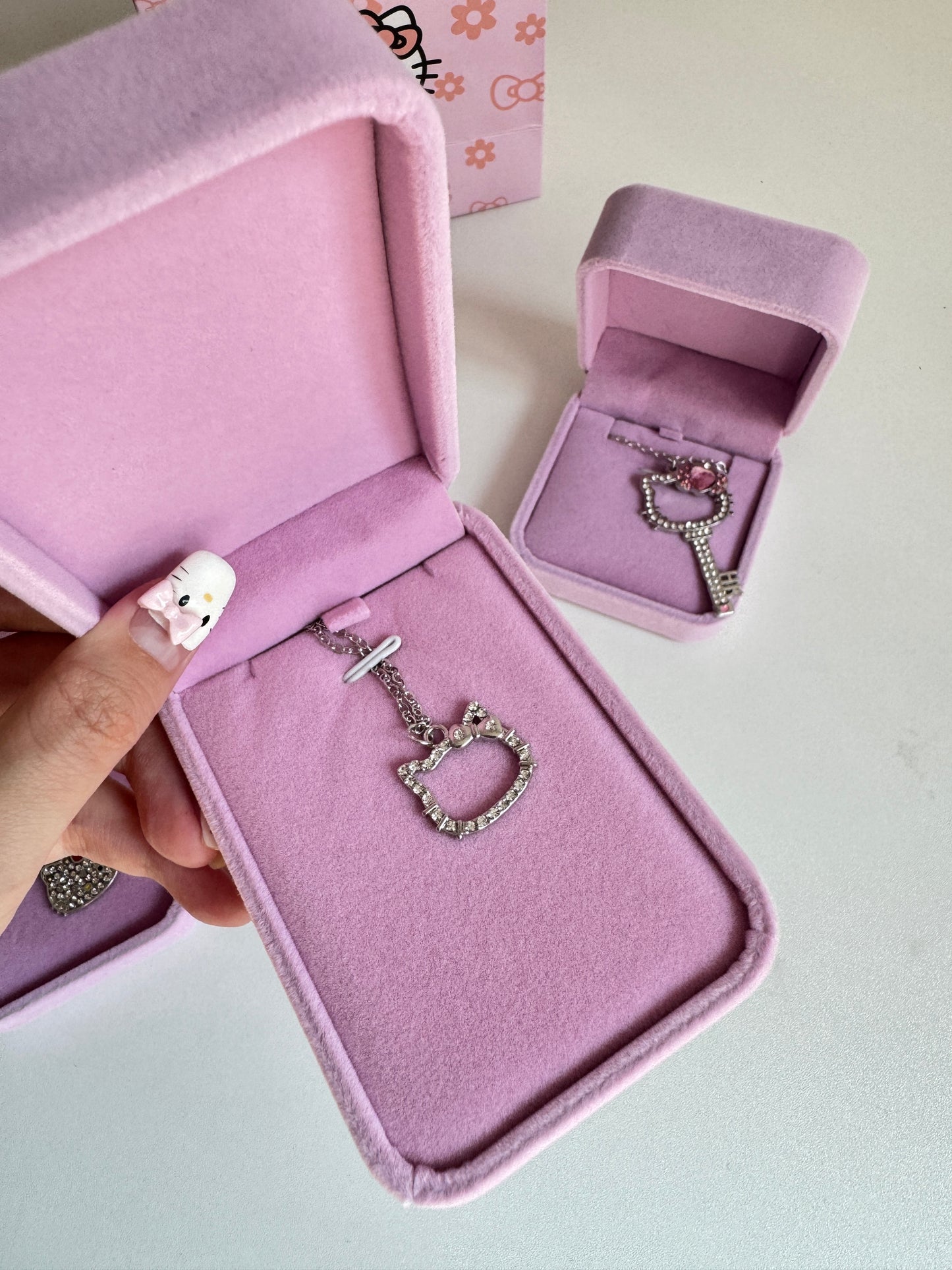 Hellokitty Valentine's Day Rhinestone Necklace(Free box and bag)