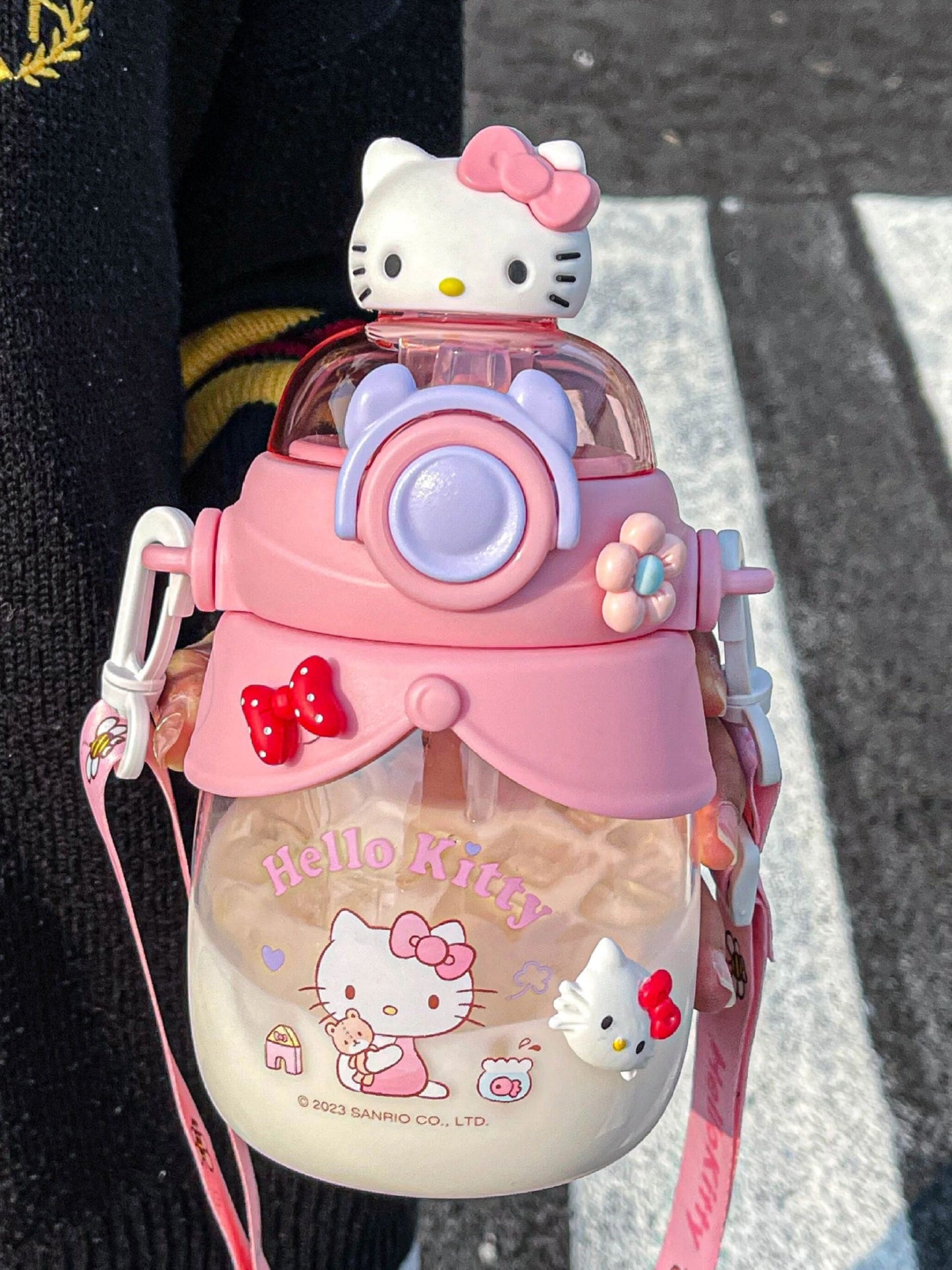 Sanrio Hello Kitty Portable Large-capacity Water Bottle(750ml)